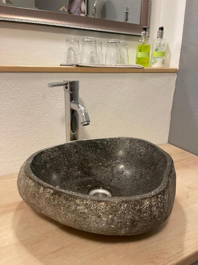 Appartment 53Qm Im Architektenhaus - 2 Schlafzimmer Mit Kueche Und Bad, Nur 2Min Von A8 - Ruhig Und Modern イルシェンベルク エクステリア 写真