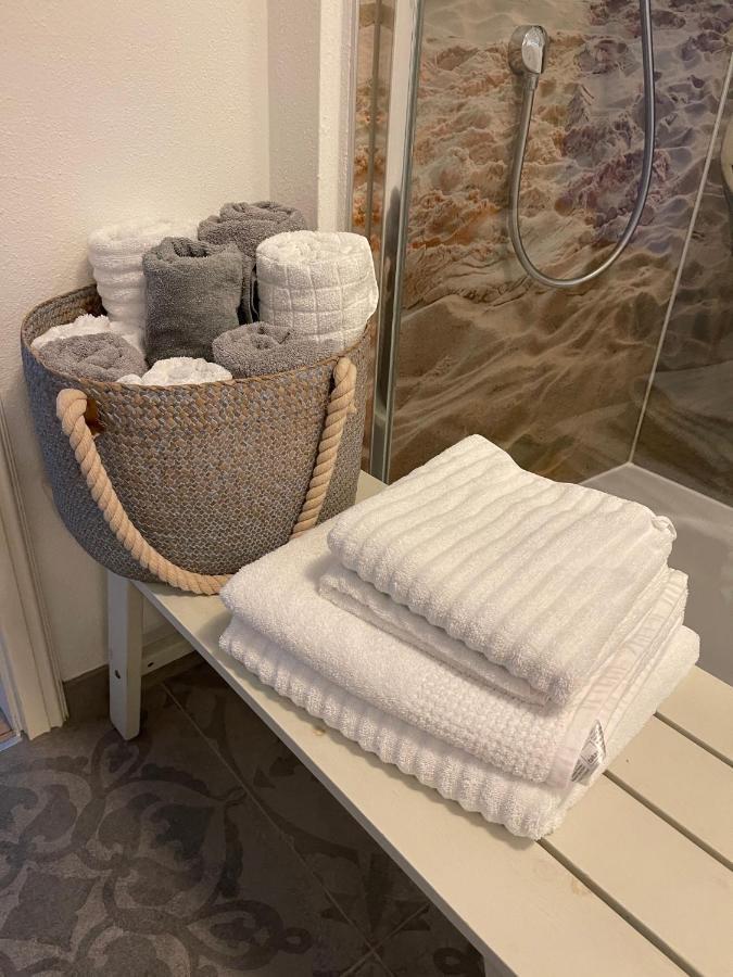 Appartment 53Qm Im Architektenhaus - 2 Schlafzimmer Mit Kueche Und Bad, Nur 2Min Von A8 - Ruhig Und Modern イルシェンベルク エクステリア 写真
